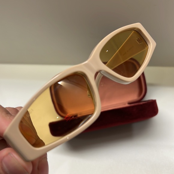 Gucci - Rectangular Acetate Sunglasses - Beige - Gucci Eyewear - Picture 2 of 7
